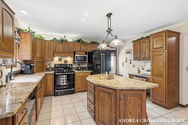 17239 Quail Creek Drive, Spring Lake, MI 49456
