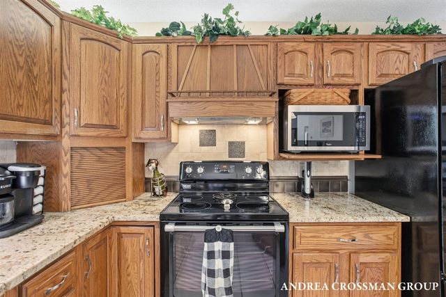 17239 Quail Creek Drive, Spring Lake, MI 49456