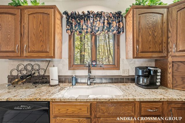 17239 Quail Creek Drive, Spring Lake, MI 49456