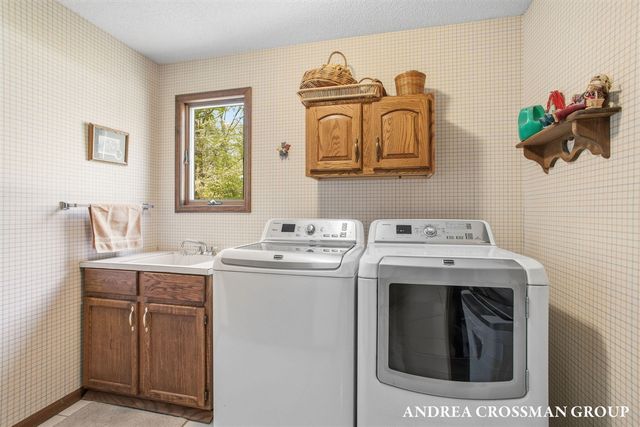 17239 Quail Creek Drive, Spring Lake, MI 49456