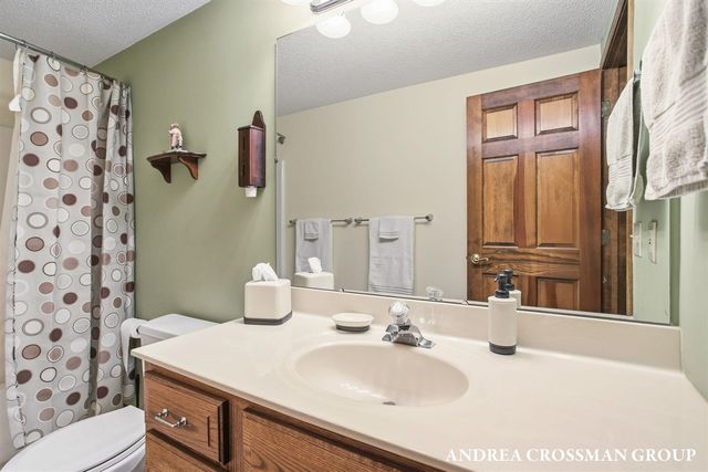 17239 Quail Creek Drive, Spring Lake, MI 49456