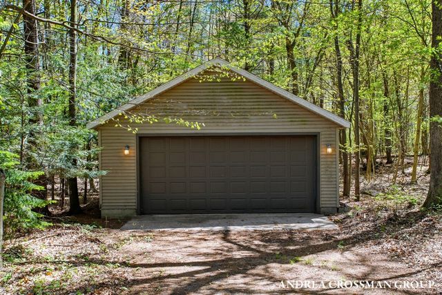 17239 Quail Creek Drive, Spring Lake, MI 49456