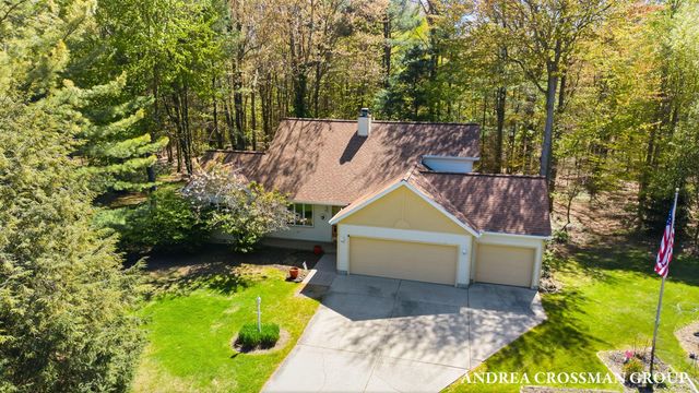 17239 Quail Creek Drive, Spring Lake, MI 49456