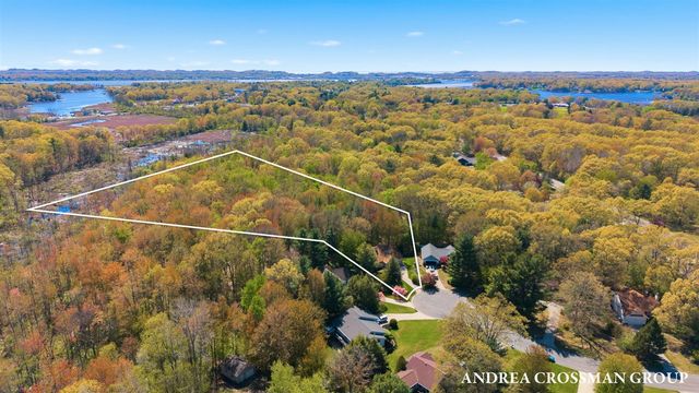 17239 Quail Creek Drive, Spring Lake, MI 49456