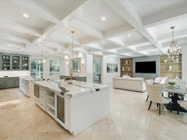 440 Hollow Drive, Houston, TX 77024