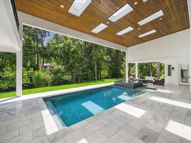 440 Hollow Drive, Houston, TX 77024