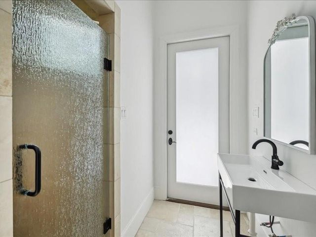 440 Hollow Drive, Houston, TX 77024