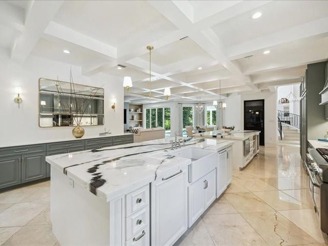 440 Hollow Drive, Houston, TX 77024