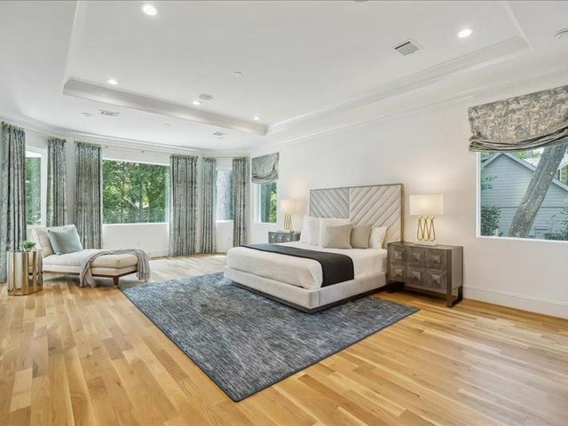 440 Hollow Drive, Houston, TX 77024