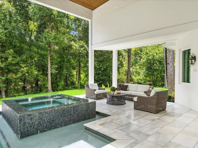 440 Hollow Drive, Houston, TX 77024