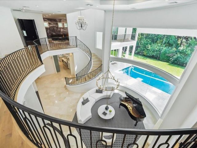 440 Hollow Drive, Houston, TX 77024