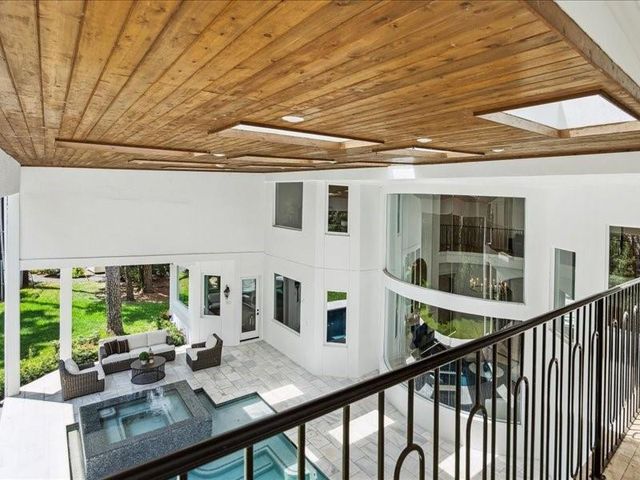440 Hollow Drive, Houston, TX 77024