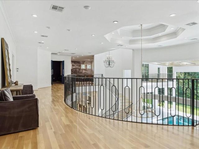 440 Hollow Drive, Houston, TX 77024