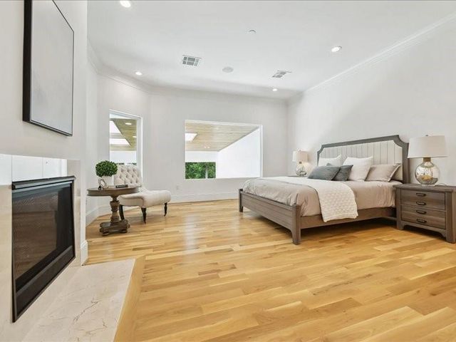 440 Hollow Drive, Houston, TX 77024