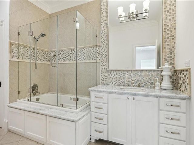 440 Hollow Drive, Houston, TX 77024