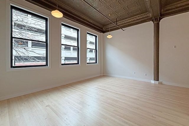 105 Paige St 216, Lowell, MA 01852