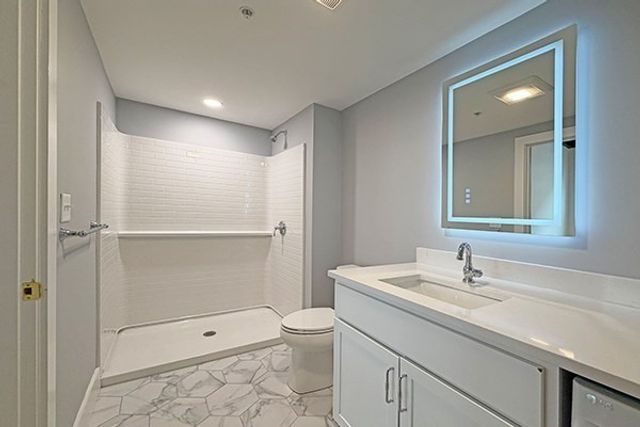 105 Paige St 216, Lowell, MA 01852