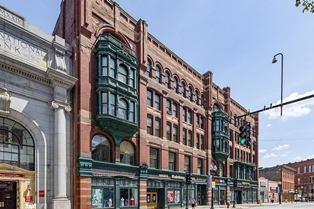 105 Paige St 216, Lowell, MA 01852