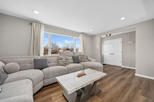 25727 S Mccorkle Avenue, Monee, IL 60449