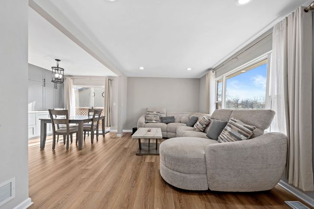 25727 S Mccorkle Avenue, Monee, IL 60449