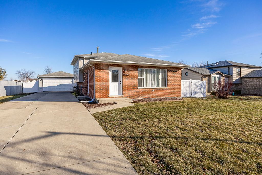 25727 S Mccorkle Avenue, Monee, IL 60449