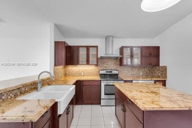 7503 W 34th Ln, Hialeah, FL 33018