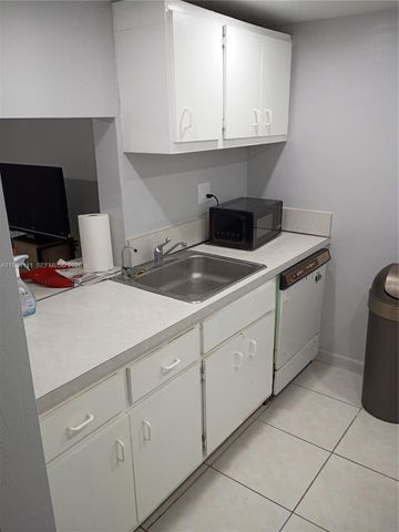 8315 SW 72nd Ave 104B, Miami, FL 33143