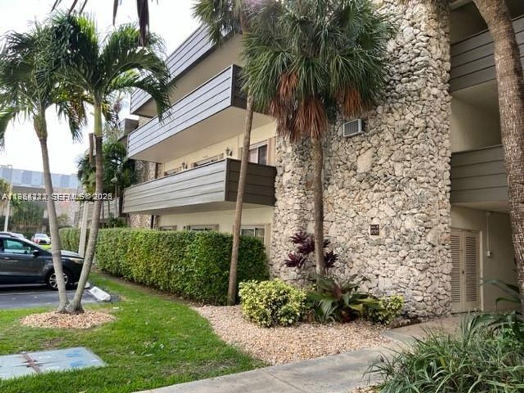 8315 SW 72nd Ave 104B, Miami, FL 33143