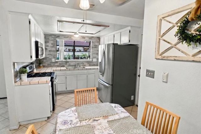 3458 Santa Barbara Court, Palmdale, CA 93550