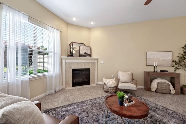 7049 Creekside Circle 7049 Creekside Circle, Fairborn, OH 45324