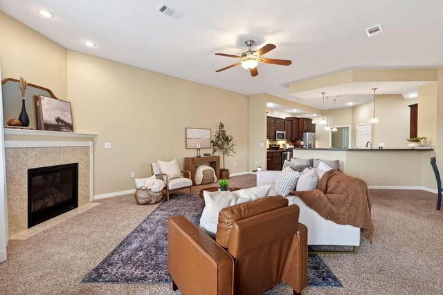 7049 Creekside Circle 7049 Creekside Circle, Fairborn, OH 45324