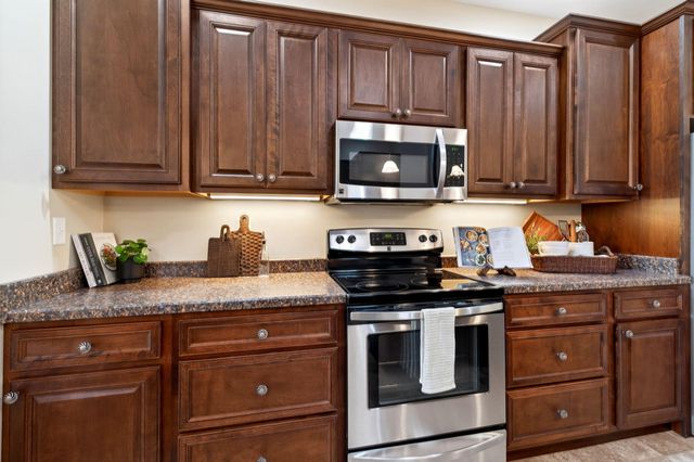 7049 Creekside Circle 7049 Creekside Circle, Fairborn, OH 45324