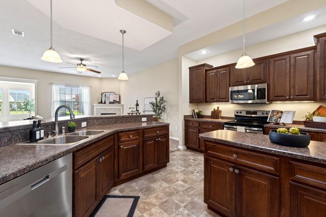 7049 Creekside Circle 7049 Creekside Circle, Fairborn, OH 45324