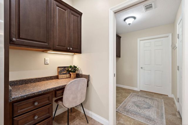 7049 Creekside Circle 7049 Creekside Circle, Fairborn, OH 45324