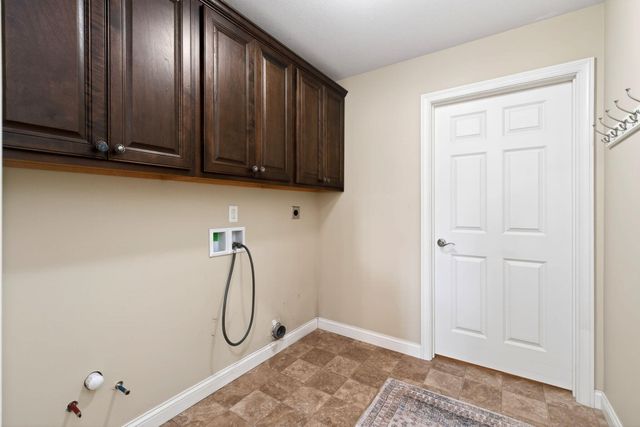 7049 Creekside Circle 7049 Creekside Circle, Fairborn, OH 45324