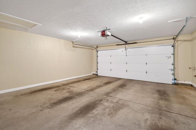 7049 Creekside Circle 7049 Creekside Circle, Fairborn, OH 45324