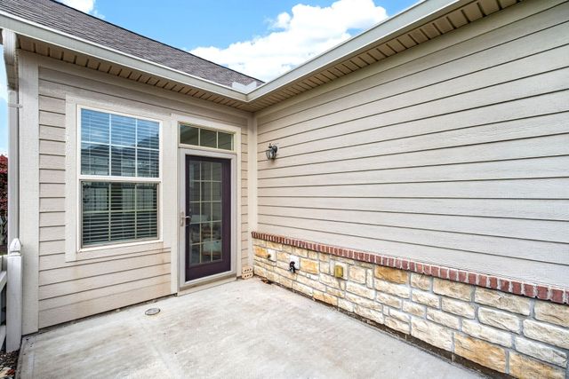 7049 Creekside Circle 7049 Creekside Circle, Fairborn, OH 45324
