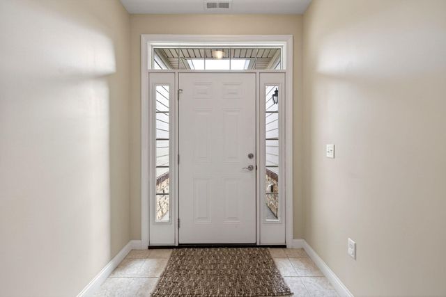 7049 Creekside Circle 7049 Creekside Circle, Fairborn, OH 45324