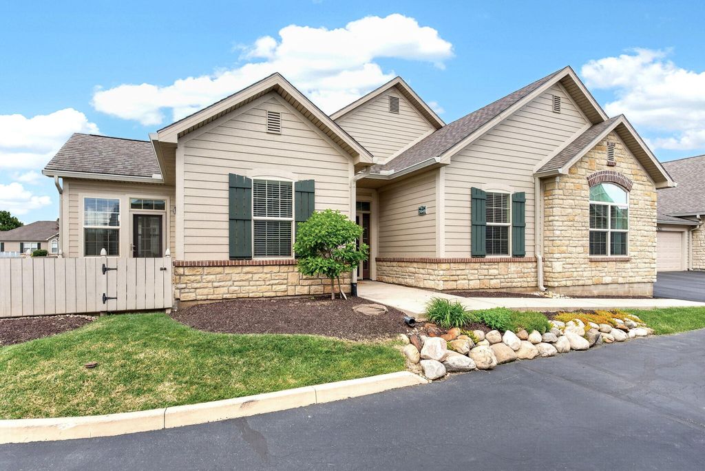 7049 Creekside Circle 7049 Creekside Circle, Fairborn, OH 45324