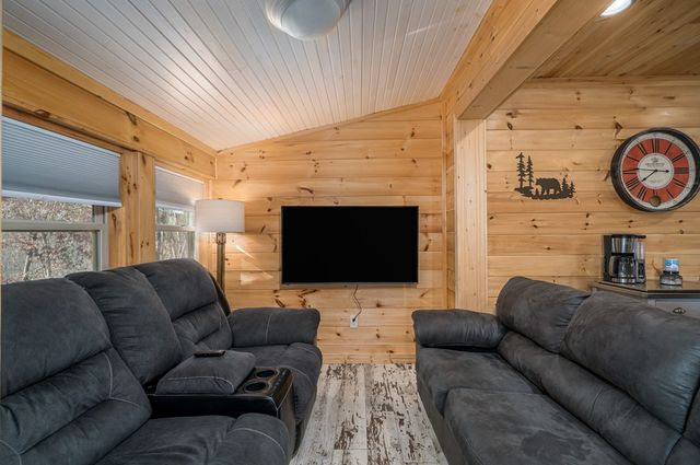 485 Banner Circle, Ellijay, GA 30540