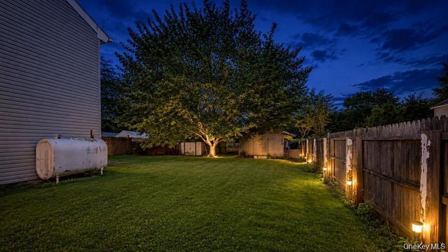 12 Handy Lane, Medford, NY 11763