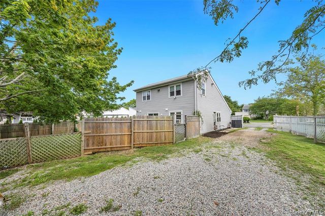 12 Handy Lane, Medford, NY 11763