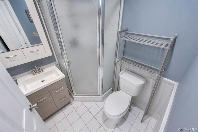 12 Handy Lane, Medford, NY 11763