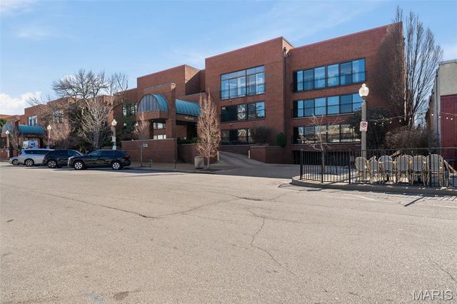 4570 Laclede Avenue 205, St Louis, MO 63108