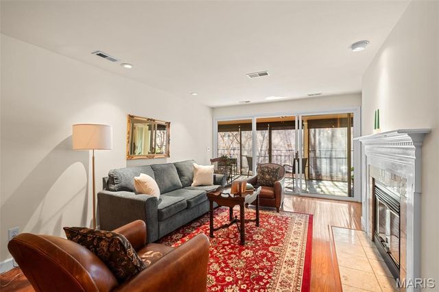 4570 Laclede Avenue 205, St Louis, MO 63108