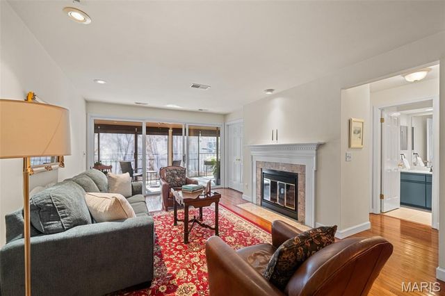 4570 Laclede Avenue 205, St Louis, MO 63108