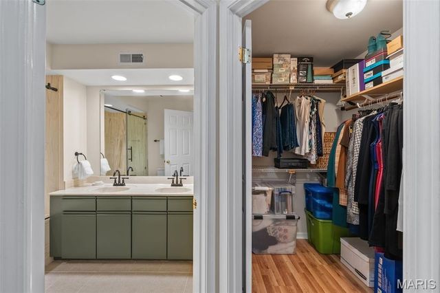 4570 Laclede Avenue 205, St Louis, MO 63108