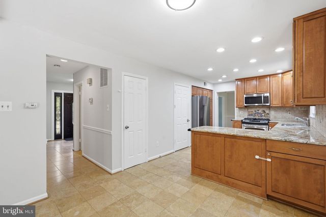 7316 WALNUT KNOLL DR, Springfield, VA 22153