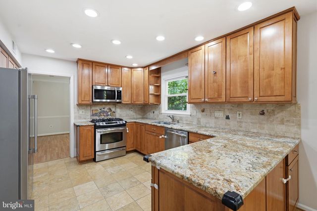 7316 WALNUT KNOLL DR, Springfield, VA 22153