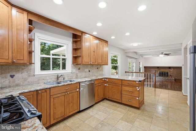 7316 WALNUT KNOLL DR, Springfield, VA 22153